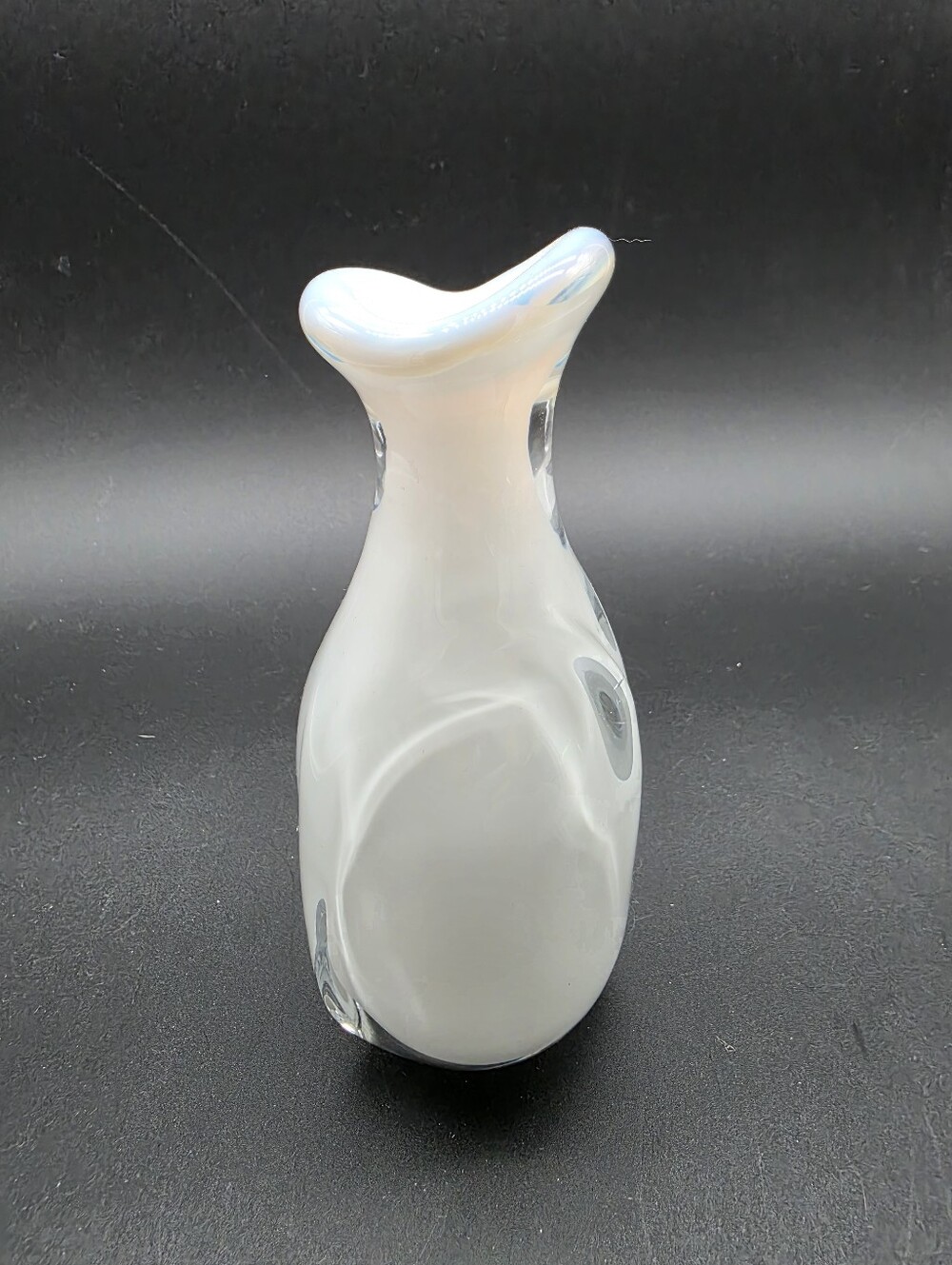 RARE SIGNED PENNE FRANKS SIMON 12/01 Handblown White Opalescent Glass Vase